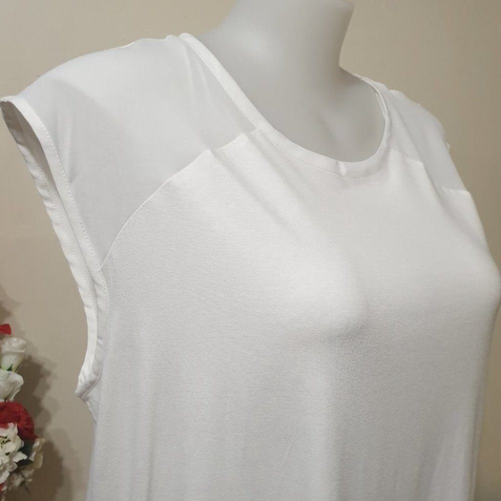 BASQUE AU-20 White Sleeveless Blouse Top Round Neck NWOT - Picture 2 of 11